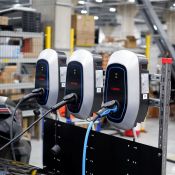 Умные зарядные станции EOS CHARGE